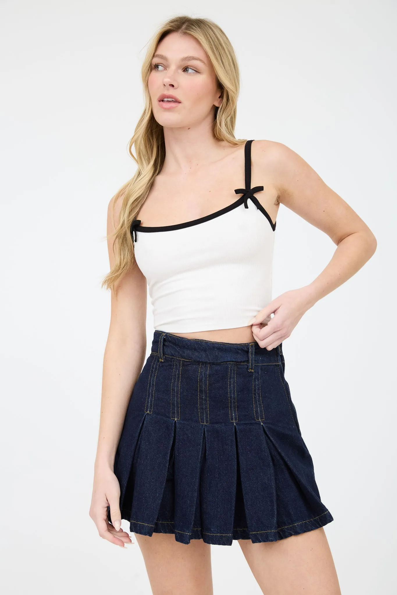 CONTRAST TRIM RIBBON DETAIL KNIT CAMI CROP TOP