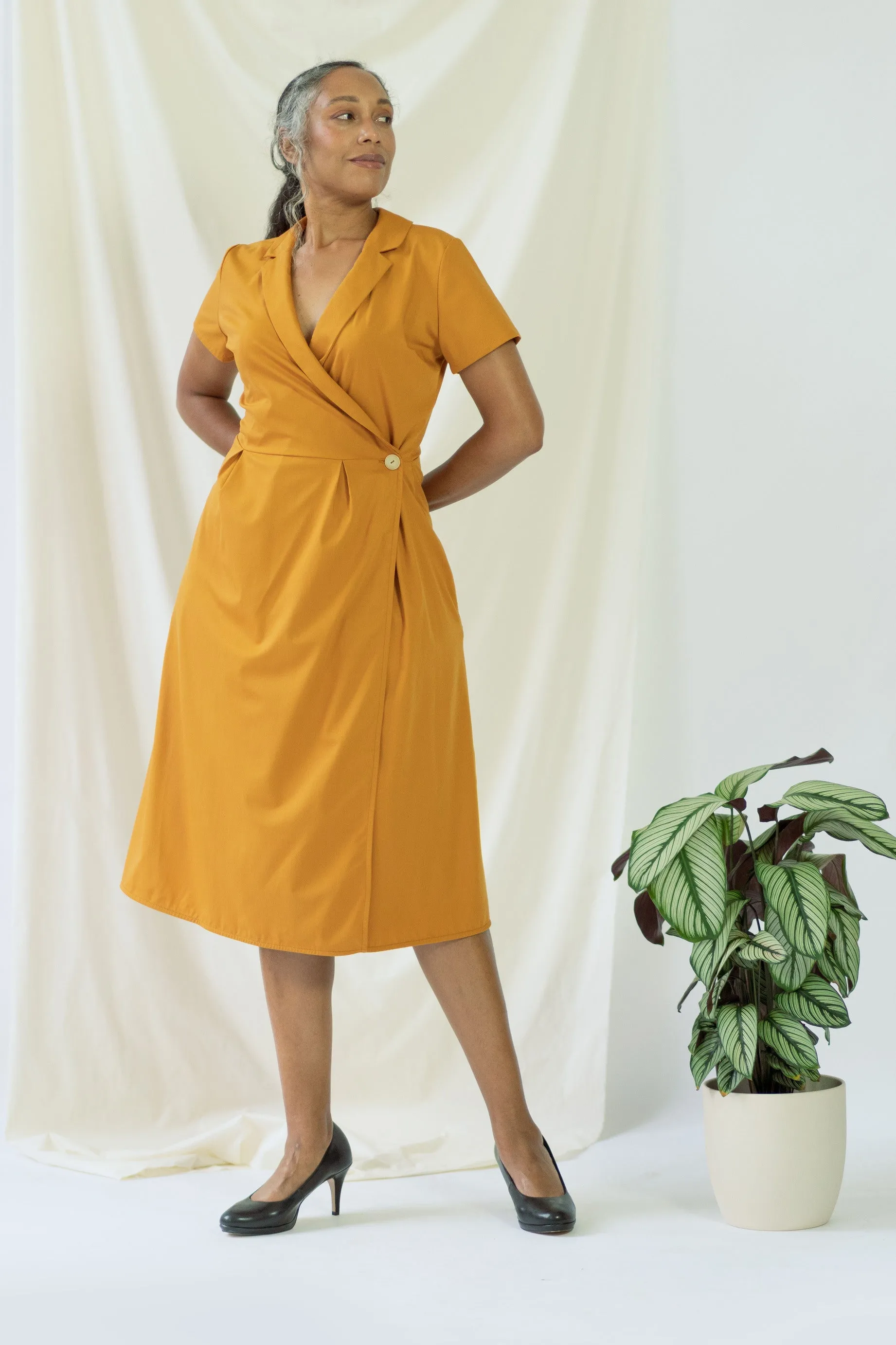 Isabel | Wrap Dress with short sleeves in Saffron