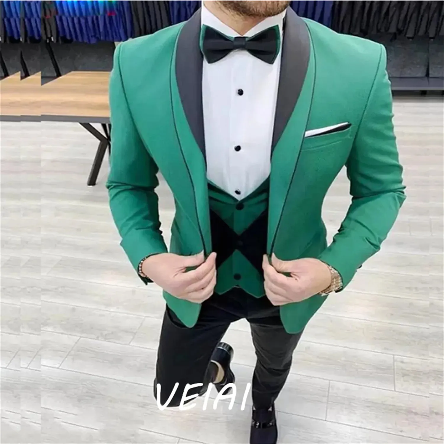Latest Design Black Tailcoat Style Groom Tuxedos  Satin Lapel
